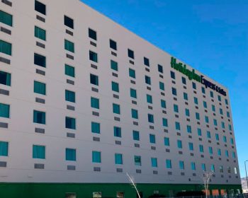 9-Hotel-Holiday-3